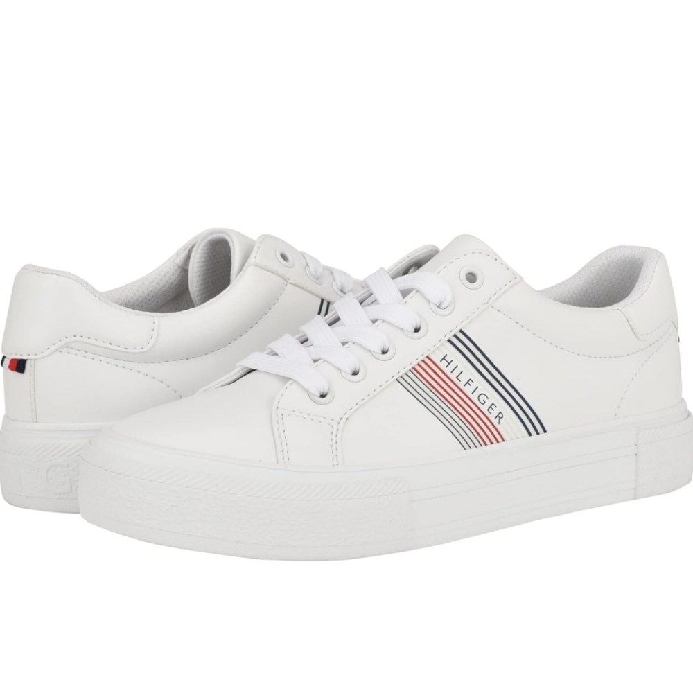 NWOT Tommy Hilfiger Women's Andrei Sneaker size 9.5
